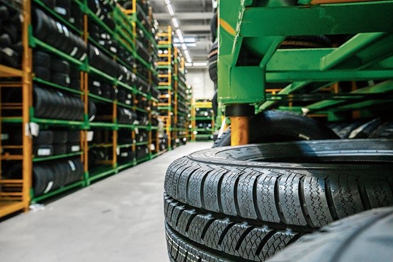 Le numéro 1 dans le domaine des pneus: grâce à une logistique sophistiquée, l’ESA livre une grande variété de produits aux acteurs du monde automobile et des véhicules à moteur. Photo: ESA