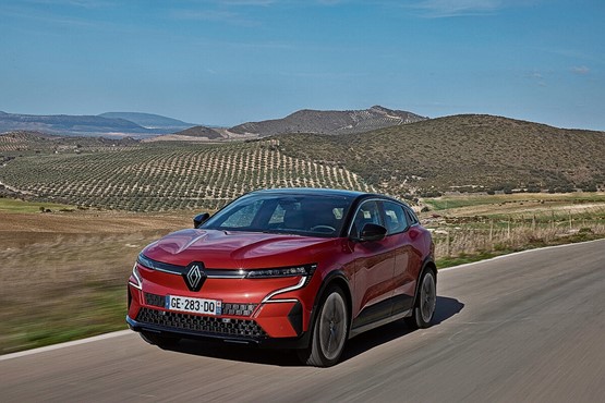 Die riesigen Räder verleihen dem Renault Megane E-Tech Electric einen Crossover-Look.Bild: zVg