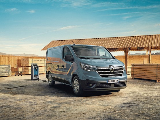 Den Renault Trafic E-Tech Electric gibt es in zwei Längen und Höhen.