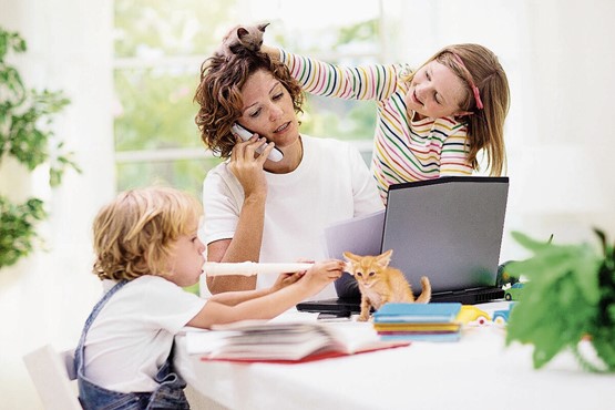 Multitasking ist erst der Anfang: Das Einbringen von in der Familie erlernten Fähigkeiten in die Arbeitswelt hilft auch, den Fachkräftemangel zu mildern.Bild: 123 RF