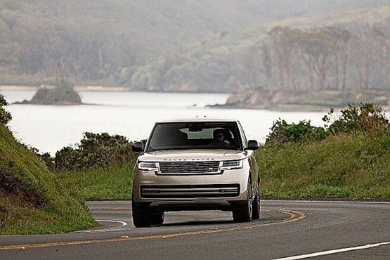 Glattgeschliffen: Der neue Range Rover trägt weder Sicken noch Kanten. Bild: zVg