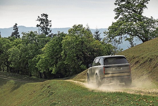 Glattgeschliffen: Der neue Range Rover trägt weder Sicken noch Kanten. Bild: zVg