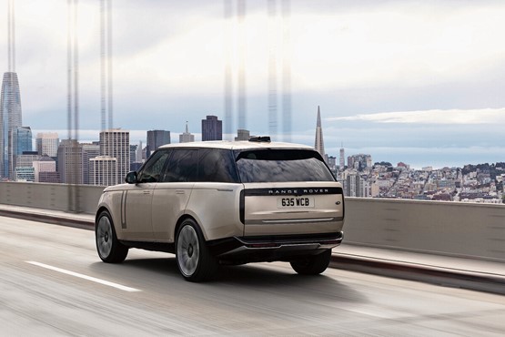 Glattgeschliffen: Der neue Range Rover trägt weder Sicken noch Kanten. Bild: zVg