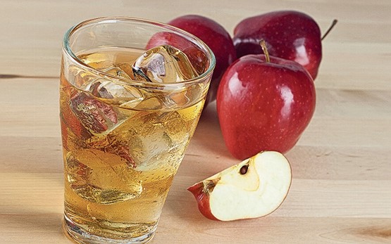 Apfelsaft oder Schorle: Der Umgang der Präventionsfanatiker mit den beliebten Getränken macht die Widersprüchlichkeit von Nutri-Score offensichtlich. Bild: 123 RF