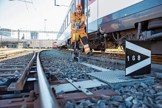 Bei der BVG-Reform stehen wichtige Weichenstellungen an: Rangierarbeiten beim Bahnhof Basel. Bild: zVg/SBB