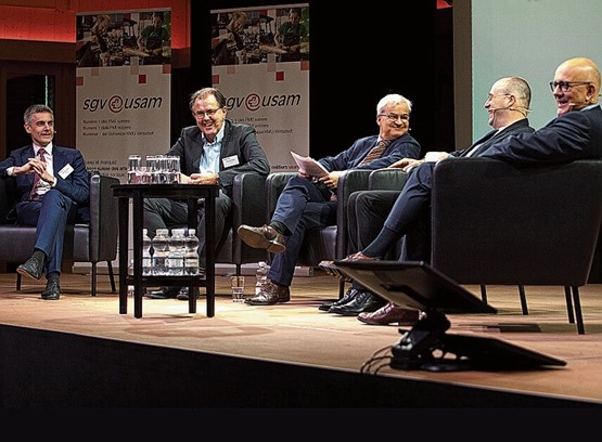 Manuel Fröhlich, NR Peter Schilliger, Moderator Markus Somm, Henrique Schneider und NR Nicolo Paganini (v.l.).Bild: Iris Andermatt