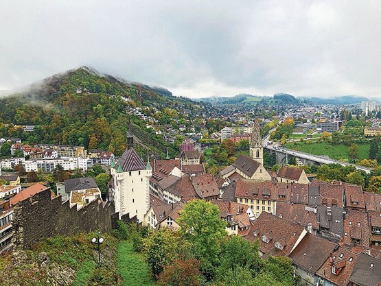 Der sgv fordert, dass Raumplanung primär Sache der Kantone bleibt: Blick auf die Stadt Baden.Bild: 123 RF