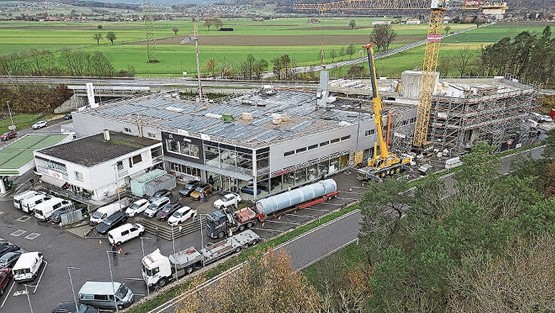 Die Autobahn-Garage Zwahlen & Wieser AG in Lyss im Berner Seeland setzt auf ein nachhaltiges Energiekonzept.