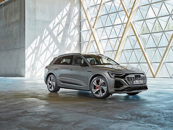 Der Audi Q8 e-tron hat sich bezüglich Reichweite, Fahrdynamik und Bediensoftware markant verbessert.Bild: zVg