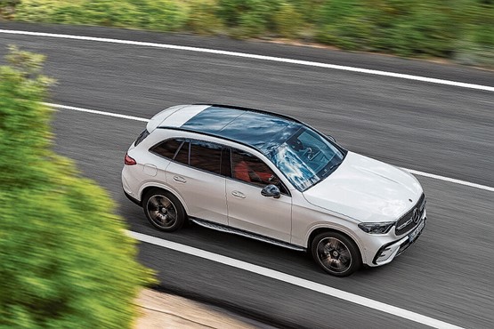 Der Mercedes-Benz GLC 400 e schafft über 100 Kilometer rein elektrisch und fährt damit im Alltag emissionsfrei.Bild: zVg