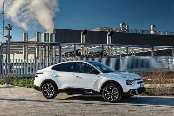 Der Citroën e-C4 X ist ein komfortabler Gleiter mit bescheidenem Antrieb.Bild: zVg