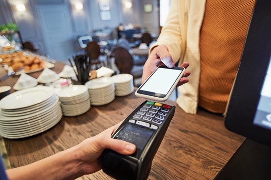 L’usam continue de s’engager pour réduire la charge que représentent les commissions excessives pour les PME. Photo: 123RF