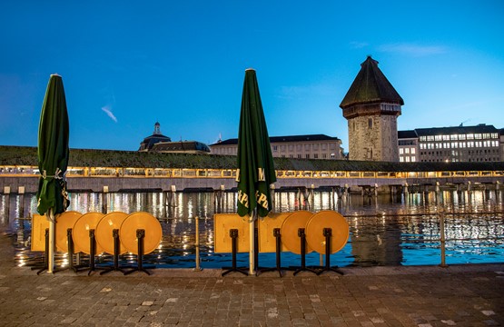 Tote Hose – tote Stadt: Luzern zu Covid-Zeiten im Dezember 2020. Die Schweizer Wirtschaft ist auch dank gesunder Staatsfinanzen einigermassen heil durch die Krise gekommen. Bild: Keystone