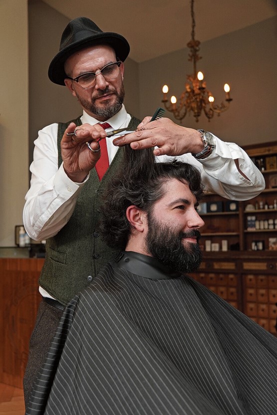 Mit Leidenschaft und Stil: Eddine Belaid beherrscht das Barbier-Handwerk.  Bilder. zVg