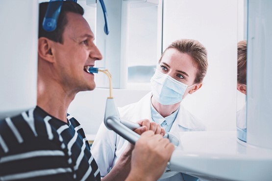 Praxisnähe und Branchenkenntnis: Jeder kann passend zu seinen Interessen und Fähigkeiten seinen Platz in der Dentalwelt finden.Bild: 123RF