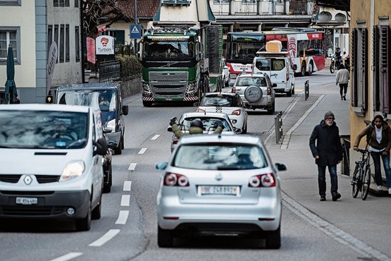 Idéologie antivoiture: si l’on en croit la Confédération, tout automobiliste devrait désormais pouvoir être poursuivi pour le bruit, même s’il l’a provoqué par inadvertance.Photo: Keystone