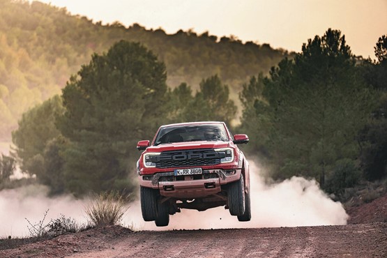 Le Ford Ranger Raptor peut aussi être utilisé comme bête de somme. Mais c’est plus marrant de s’envoler sur le gravier.Photo: dr