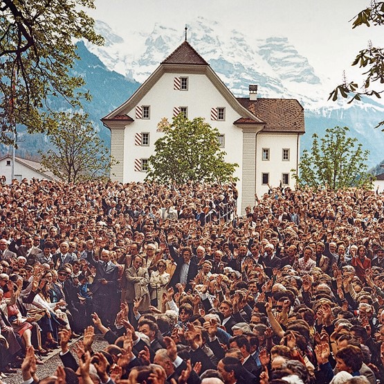 Ausstellung im Nidwaldner Museum Salzmagazin: «JA, NEIN, WEISS NICHT. Musterdemokratie Schweiz?»Bild: Emil Weber