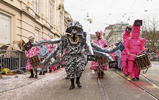 Cybercriminalité (Photo prise au Carnaval de Bâle en 2018): la Suisse reste tout particulièrement visée.Photo: 123R