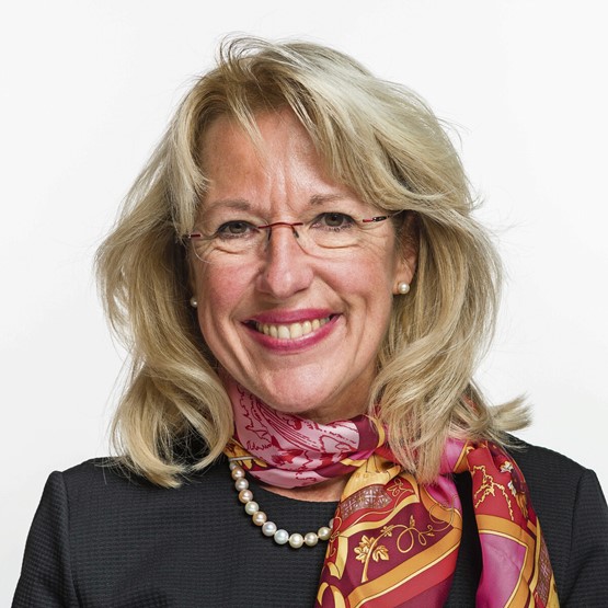 «d’autres pistes doivent être étudiées, comme celle du système green card» Jacqueline de Quattro*