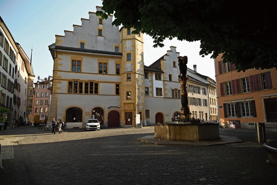 Le Ring en vieille ville de Bienne et sa douce convivialité.