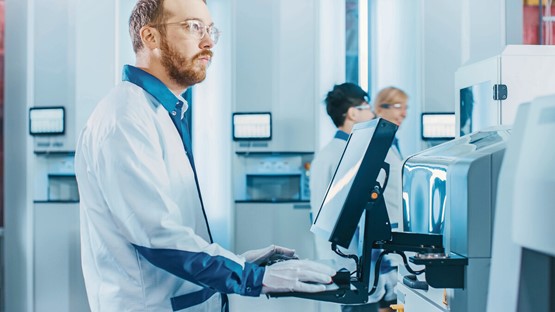 Die Wirtschaft sucht händeringend nach Fachkräften.Bild: 123RF