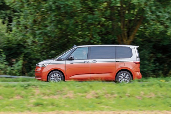Für eine bessere Aerodynamik ist der VW T7 deutlich flacher als der Vorgänger.Bild: zVg