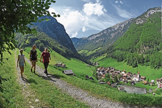 Der neue Sagenweg soll Natur und Kultur verbinden. Für diese Umsetzung erhält der Verein Isenthal Tourismus den diesjährigen Post-Förderpreis. Bild: Christian Perret