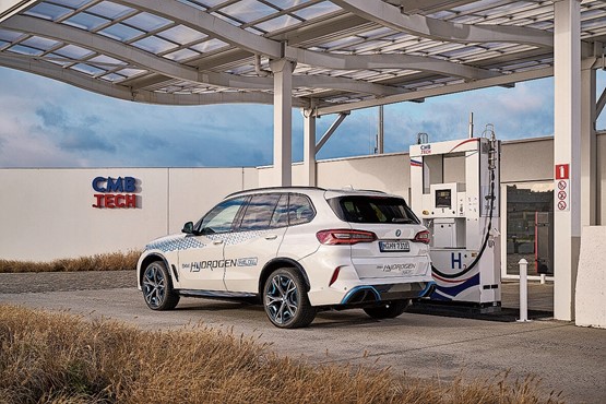 Aber mehrere Marken wie BMW, Mercedes oder VW sind derzeit wieder am Thema Wasserstoff dran.Bild: zVg