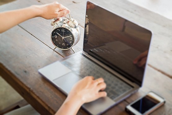 Neu können Dienstleister auch am Abend oder am Wochenende arbeiten, ohne ständig auf die Uhr zu schauen.Bild: 123RF