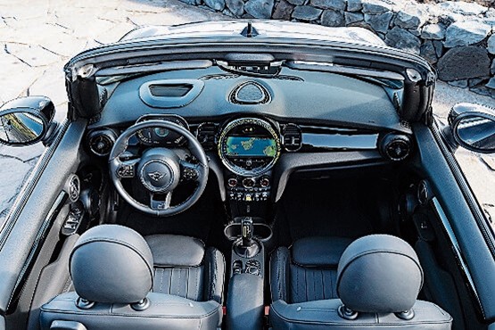 Der Mini Cooper SE Cabrio ist ein ideales Sommerauto für kurze Strecken.Bild: zVg