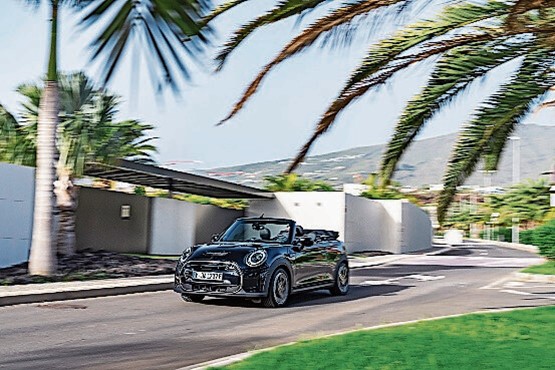 Der Mini Cooper SE Cabrio ist ein ideales Sommerauto für kurze Strecken.Bild: zVg