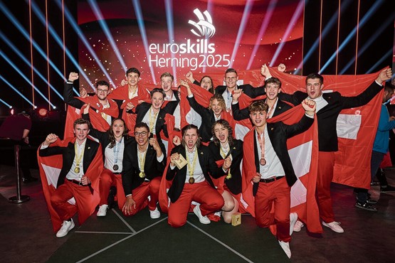 La formation professionnelle suisse est très appréciée à l’international. Les mentions «Professional Bachelor» et «Professional Master» contribuent à améliorer la visibilité des diplômés de la formation professionnelle supérieure et à leur assurer la reconnaissance qu’ils méritent. Photo: dr/EuroSkills