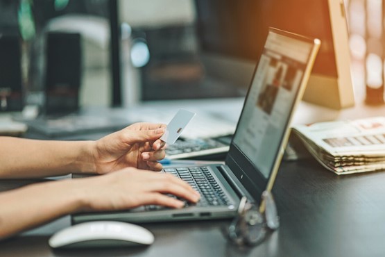 Les accords sont là, mais l’accessibilité reste limitée pour de nombreuses petites entreprises.  Photo: 123RF
