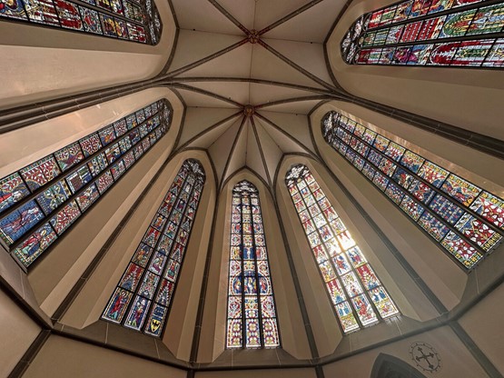 Der Fensterzyklus mit den Glasmalereien in der Klosterkirche Königsfelden im Kanton Aargau: Aline Dold und ihr Team waren über zwei Jahre lang mit den Restaurierungsarbeiten an den 330 Glasfenstern beschäftigt.