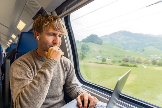 Profit für beide Seiten: Reka-Rail+ ist ein nachhaltiges Mobilitätsbudget, das Arbeitgebende ihren Mitarbeitenden vergünstigt zur Verfügung stellen können.Bild: zVg