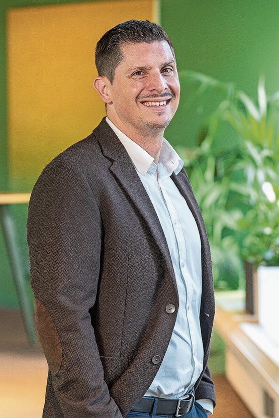 Marco Ehrler ist Leiter Underwriting KMU bei der Mobiliar. Der Versicherungswirtschafter und Betriebsökonom FH blickt auf rund 25 Jahre Erfahrung in der Versicherungsbranche zurück und hat sich auf den KMU-Bereich spezialisiert.