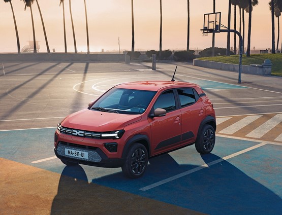 La Dacia Spring reste la voiture électrique la moins chère vendue en Suisse. L’importateur a toutefois dû baisser ses prix. Photos: dr