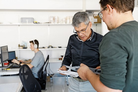 Teamwork wird grossgeschrieben: Das gegenseitige Vertrauen und gemeinsame Engagement bilden das Fundament des Erfolgs des Tessiner IT-Unternehmens.