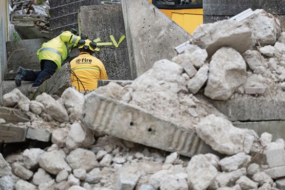 Beim neuen Vorschlag sind die Eigentümer der Willkür des Bundes ausgeliefert und haben keine Garantie, ob allfällige Schäden an ihren Gebäuden auch wirklich gedeckt sind: Szene einer internationalen Erdbeben-Übung, an der die Schweiz ebenfalls teilgenommen hat. Bild: Keystone