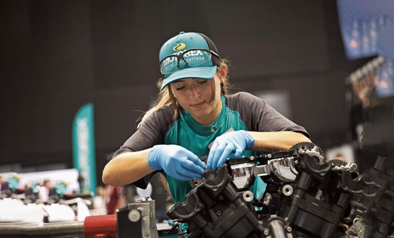 Die duale Berufsbildung ist der Motor der Schweizer Wirtschaft. Sie nützt allen – von den «Stiften» über die «Buden» bis hin zum Arbeitsmarkt insgesamt. Bild: isa