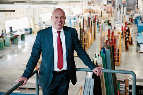 Unternehmer, sgv-Präsident und Mitte-Ständerat Fabio Regazzi weiss, wovon er spricht: In seinem eigenen Unternehmen in Gordola/TI erlebt er die Auswirkungen einer ausufernden Bürokratie täglich ganz direkt. Bild: zVg