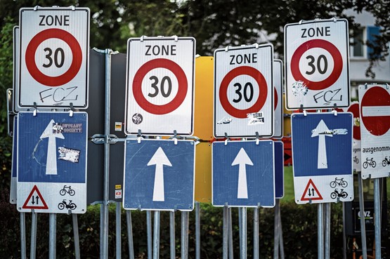Flächendeckendes Tempo 30 erhielt im Kanton Zürich Ende November an der Urne eine klare Abfuhr. Das zeigt, dass die Bevölkerung kein flächendeckendes Tempo 30 will. Bild: Keystone