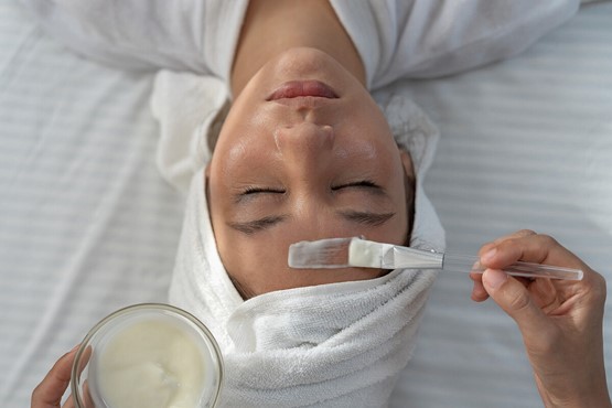 La SFK entend valoriser la profession d’esthéticienne CFC auprès du grand public et des autorités, en créant des conditions équitables pour les professionnels qualifiés. Photo: 123RF