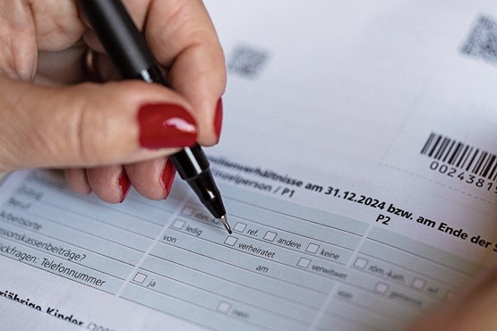 Rund 1,7 Millionen zusätzliche Steuererklärungen führten dazu, dass massiv mehr Steuerfachleute ausgebildet und angestellt werden müssten – mit entsprechenden Kosten resp. neu nötigen Steuereinnahmen. Bild: Keystone