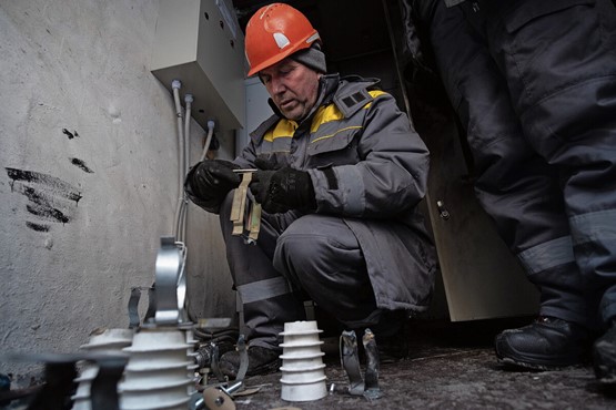 Um der Ukraine wieder auf die Beine zu helfen, bedarf es, nach einem Ende des zerstörerischen russischen Angriffskriegs, koordinierter internationaler Unterstützung – auch von Schweizer KMU. Bild: Keystone