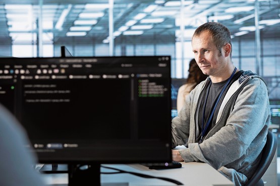 Die Sensibilisierung der Mitarbeiter ist eine von vielen Massnahmen für einen guten Schutz vor Cyberkriminellen. Bild: 123RF