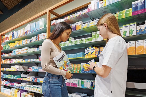 Nachwuchsförderungen im Gesundheitswesen: pharmaSuisse setzt sich dafür ein, junge Talente frühzeitig für eine Ausbildung in der Apotheke zu begeistern. Bild: zVg