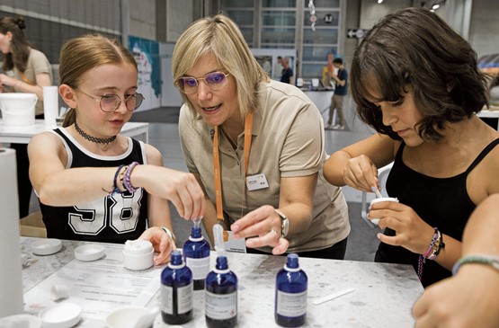 Stabiles Bildungssystem mit neuen Herausforderungen. Für den sgv ist die Förderung der Berufsbildung auf allen Stufen sowie die Arbeitsmarktfähigkeit prioritär. Bild:Archiv/sgv 