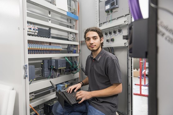 Digitalisierung, Elektromobilität und erneuerbare Energien – die Elektrobranche treibt Innovation und Nachwuchsförderung voran. Bild: Michael Donadel